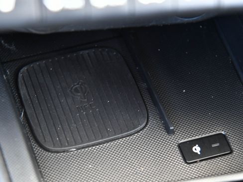 Used 2025 Hyundai Elantra Limited image 29