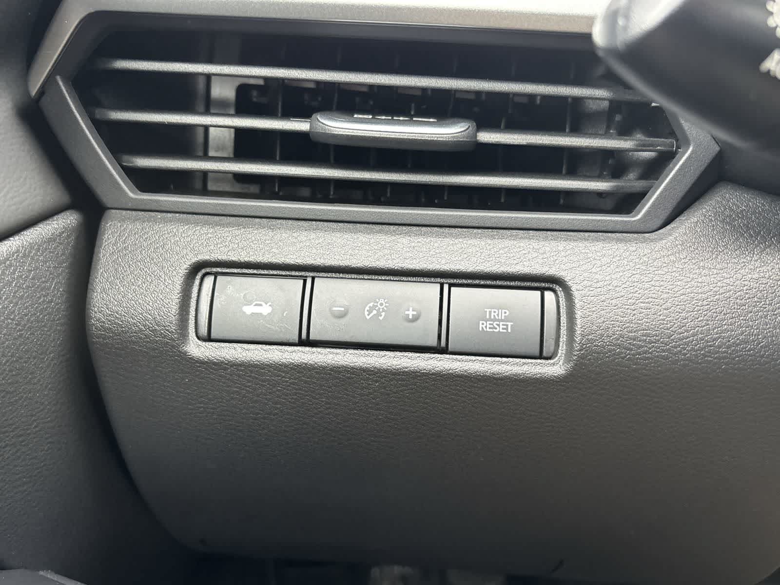 Used 2025 Nissan Altima 2.5 SV FWD image 12