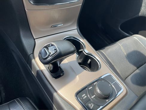 Used 2015 Jeep Grand Cherokee Limited w/ Luxury Group II AWD/4WD image 30