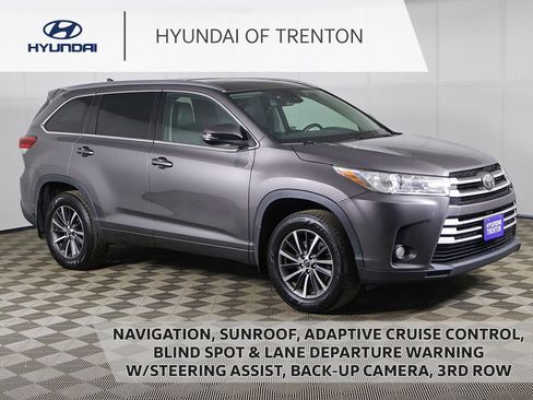 Used 2017 Toyota Highlander XLE w/ Carpet Mat Package AWD/4WD image 1