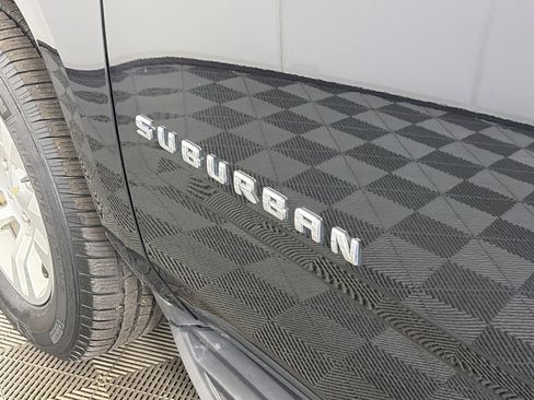 Used 2017 Chevrolet Suburban LT image 17