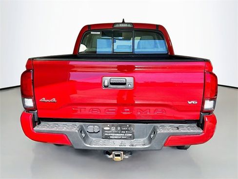 Used 2018 Toyota Tacoma SR image 6