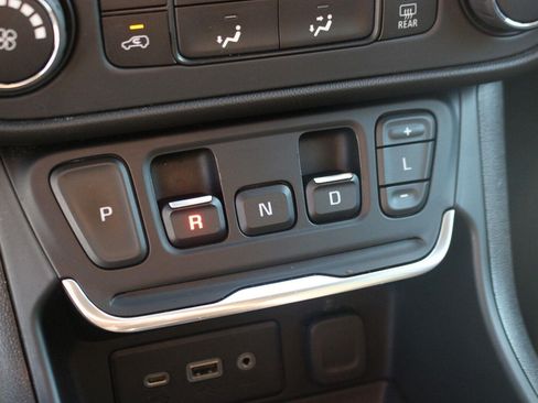 Used 2020 GMC Terrain SLE FWD image 26