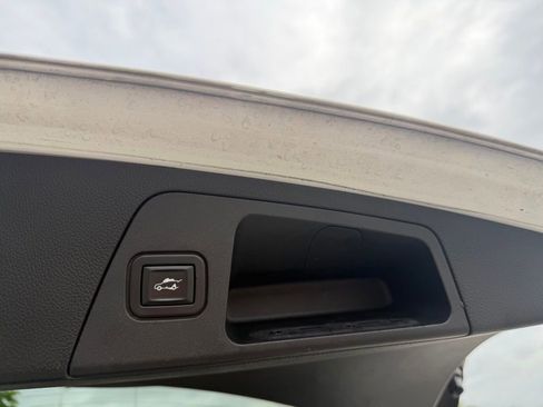 Used 2020 Buick Envision Essence w/ Experience Buick Package FWD image 3