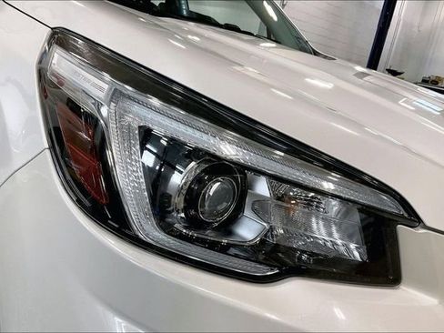 Used 2019 Subaru Forester Touring image 28