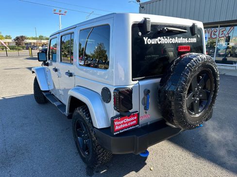 Used 2012 Jeep Wrangler Unlimited Sahara image 3