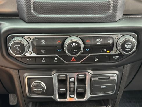 Used 2020 Jeep Wrangler Unlimited Sport AWD/4WD image 26