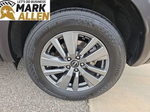Used 2025 Nissan Pathfinder SV FWD image 32