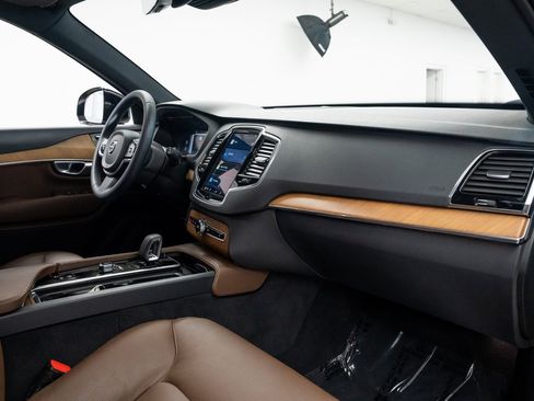 Used 2023 Volvo XC90 T8 Plus image 28