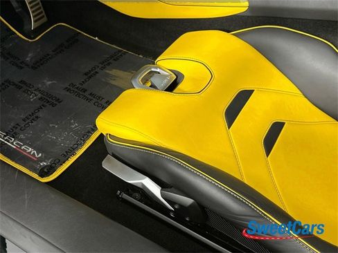 Used 2021 Lamborghini Huracan EVO image 31