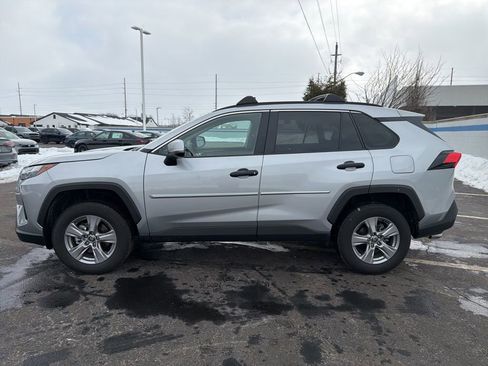 Used 2025 Toyota RAV4 XLE image 2