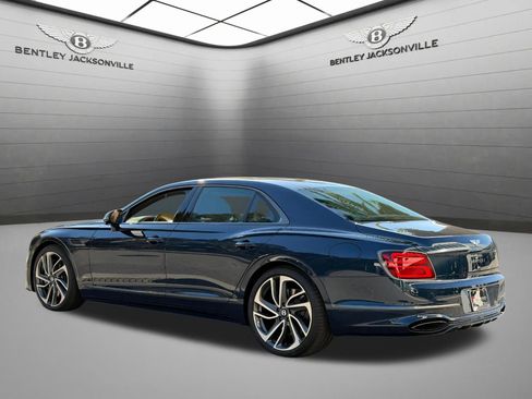 Used 2025 Bentley Flying Spur Plug-In Hybrid AWD/4WD image 17