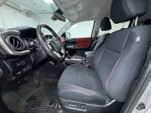 Used 2023 Toyota Tacoma SR5 AWD/4WD image 4