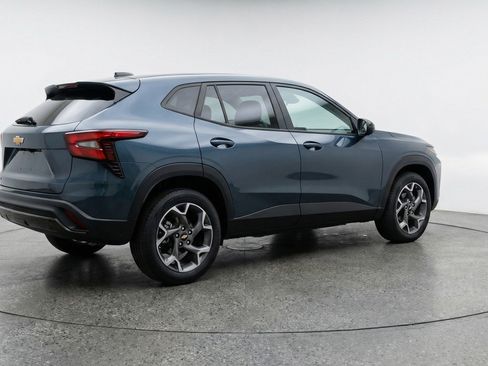 Used 2025 Chevrolet Trax LT image 9