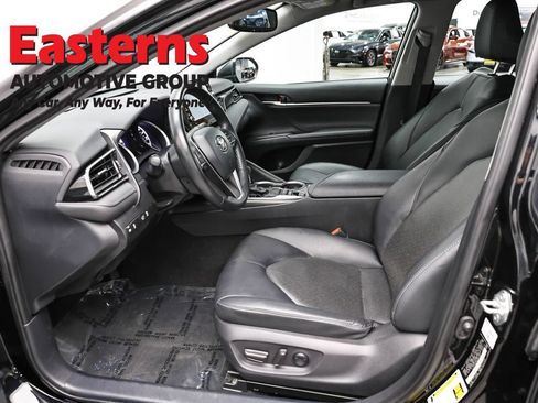 Used 2022 Toyota Camry XLE FWD image 14