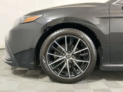 Used 2022 Toyota Camry SE image 9