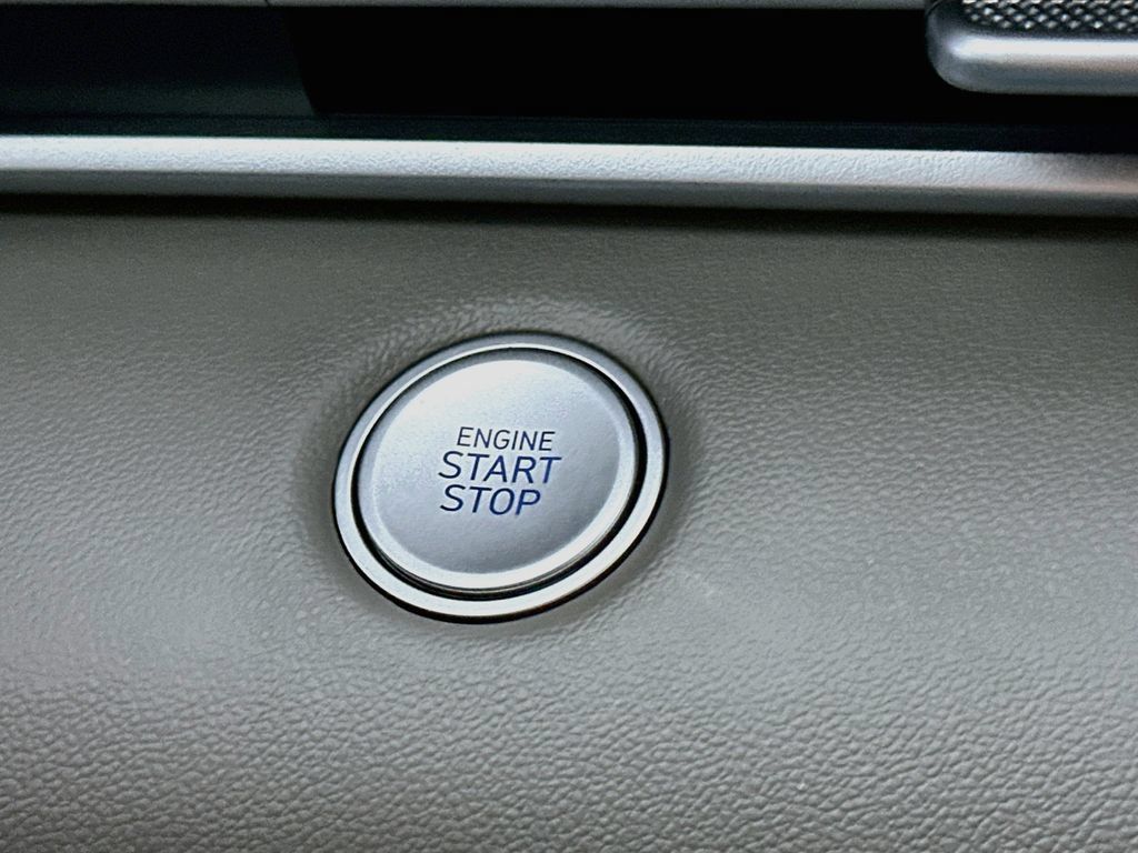 Used 2025 Hyundai Elantra Sport FWD image 27