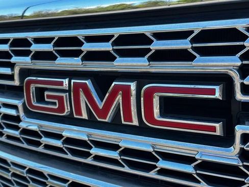Used 2022 GMC Canyon Denali AWD/4WD image 9