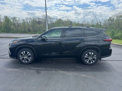 Used 2022 Toyota Highlander XLE image 6