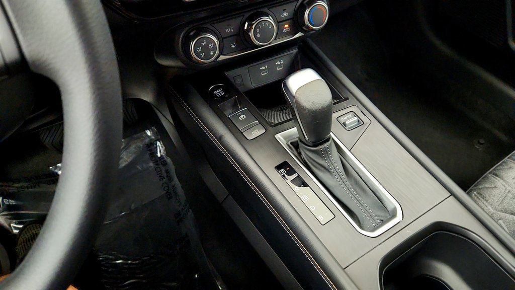 Used 2025 Nissan Kicks SV AWD/4WD image 16