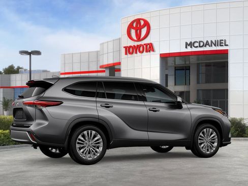 New 2026 Toyota Highlander Platinum image 13