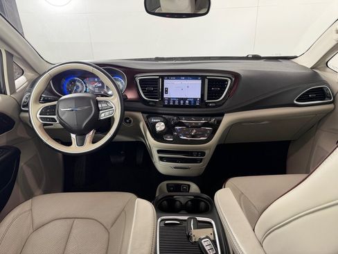 Used 2018 Chrysler Pacifica Limited FWD image 26
