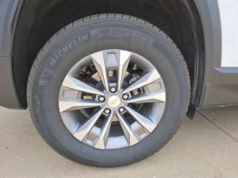 Used 2025 Chevrolet Equinox LT AWD/4WD image 5