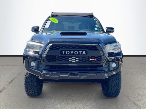 Used 2019 Toyota Tacoma TRD Sport image 2