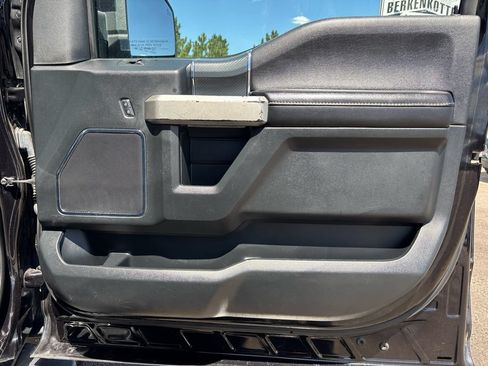 Used 2019 Ford F150 Lariat w/ Equipment Group 502A Luxury AWD/4WD image 25