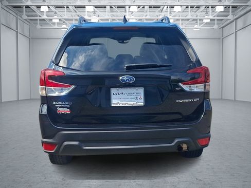 Used 2022 Subaru Forester Premium AWD/4WD image 4