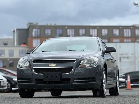 Used 2009 Chevrolet Malibu LS FWD image 1