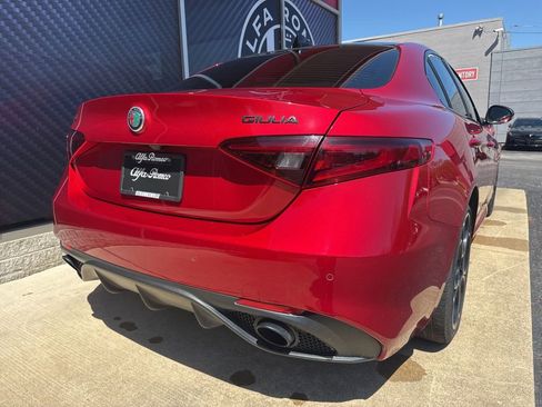 Used 2023 Alfa Romeo Giulia Veloce AWD/4WD image 7