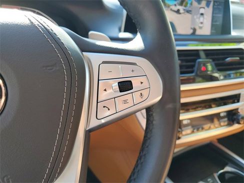 Used 2021 BMW 750i xDrive w/ Executive Package image 26