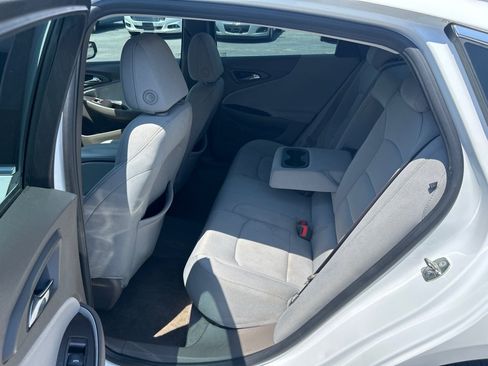Used 2018 Chevrolet Malibu LT FWD image 10
