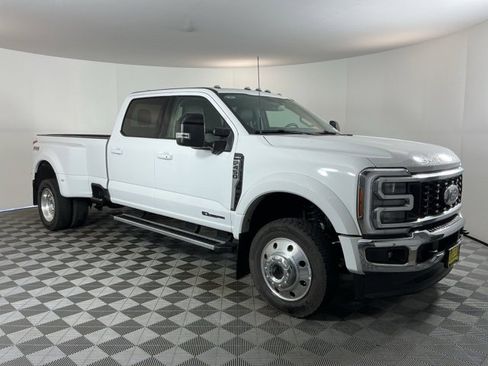 Used 2025 Ford F450 Lariat w/ FX4 Off-Road Package image 3
