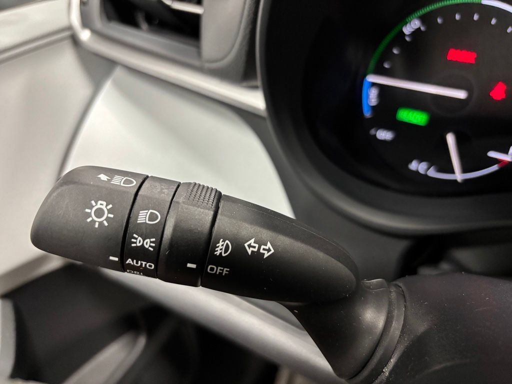 Used 2026 Toyota Sienna XLE AWD/4WD image 21