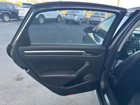 Used 2017 Volkswagen Passat 1.8T SE FWD image 15