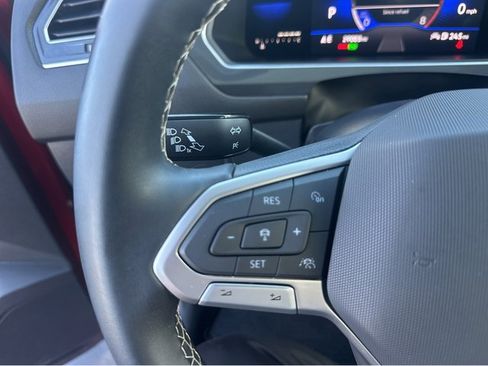 Used 2022 Volkswagen Tiguan SE image 24