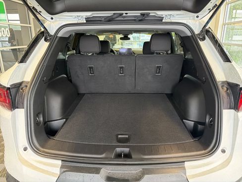 Used 2025 Chevrolet Blazer LT FWD image 9