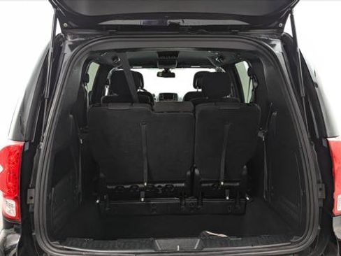 Used 2018 Dodge Grand Caravan SE image 17