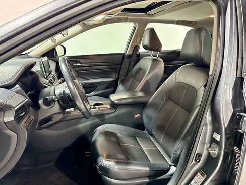 Used 2020 Nissan Altima 2.5 SR w/ Premium Package image 3