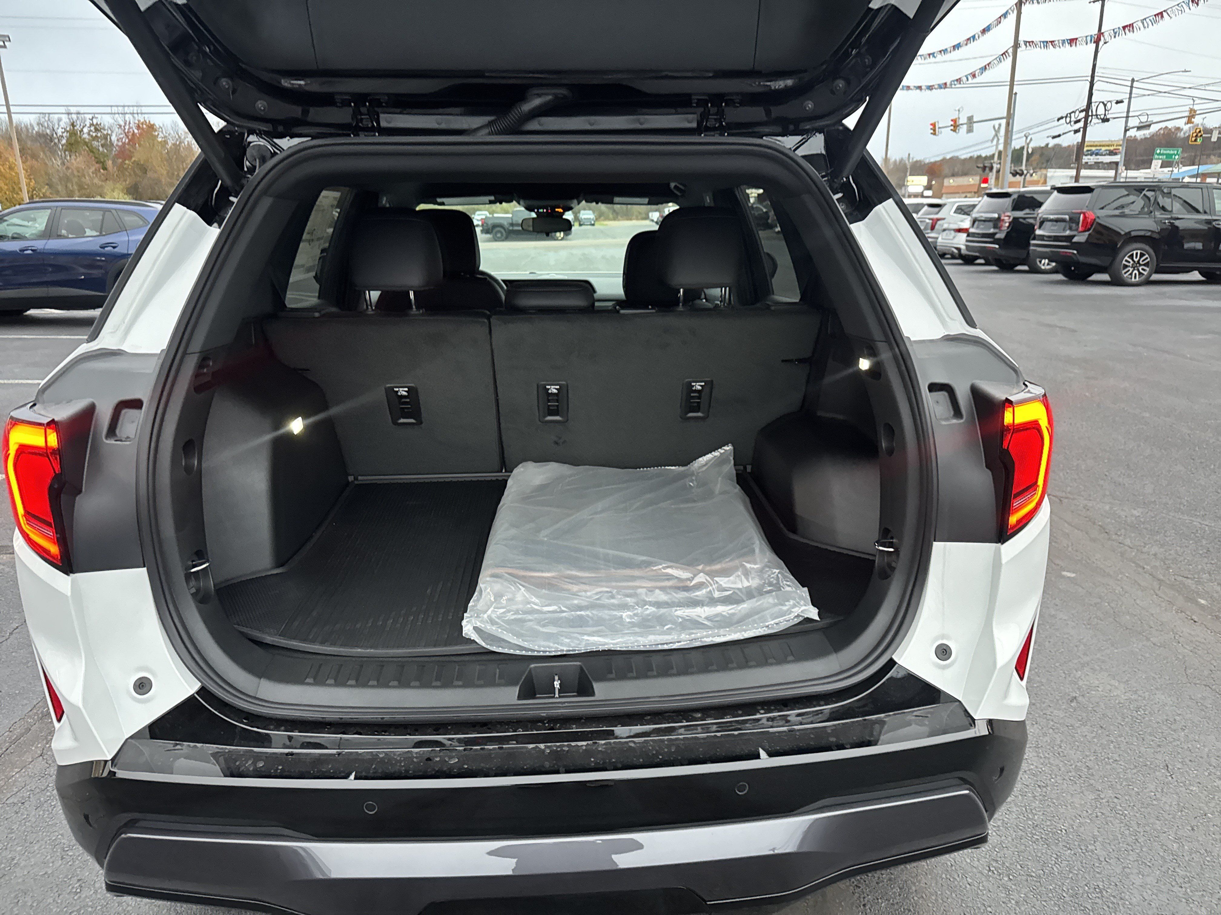 New 2026 GMC Terrain AT4 w/ LPO, Floor Liner Package AWD/4WD image 5