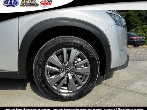 Used 2025 Nissan Pathfinder SV AWD/4WD image 9