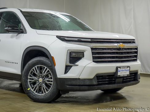 Certified 2024 Chevrolet Traverse LT image 3