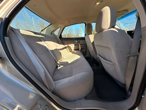 Used 2001 Ford Taurus SE image 18