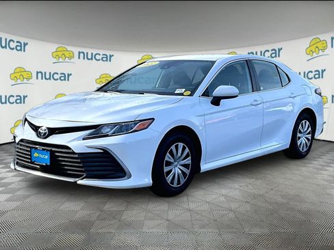 Used 2022 Toyota Camry LE image 3