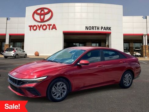 Used 2024 Hyundai Elantra SEL FWD image 1