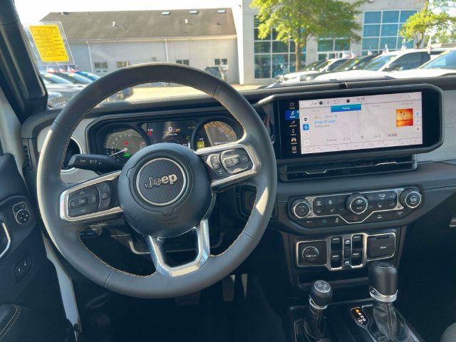 Used 2024 Jeep Wrangler Unlimited Sahara AWD/4WD image 26
