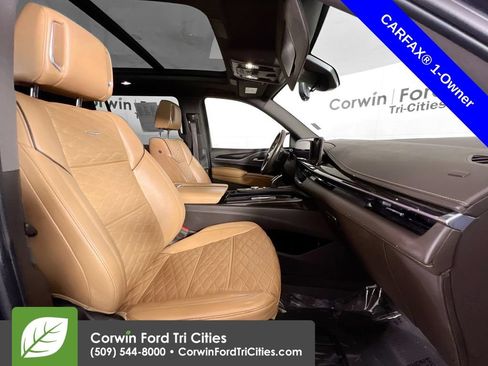 Used 2022 Cadillac Escalade ESV Premium Luxury AWD/4WD image 18