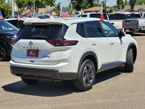 Used 2024 Nissan Rogue SV AWD/4WD image 5
